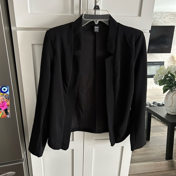 Blazer - Picture 5 of 7